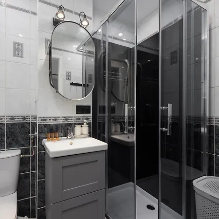 Apartment Wola Lavish Warsaw